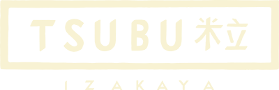 Logotipo del Tsubu: Letras color crema dentro de un marco del mismo color y con la palabra 'izakaya' en japonés en la parte derecha